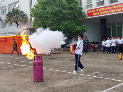 Hoạt động ngoại khóa: “Giáo dục kỹ năng phòng cháy, chữa cháy và cứu nạn, cứu hộ cho học sinh”