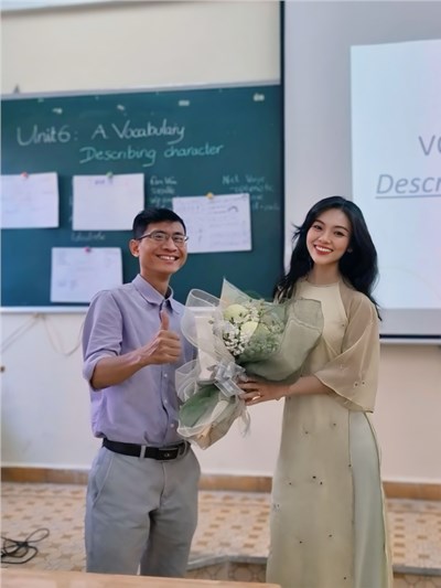 Thao Giảng Trường Tổ Anh Văn