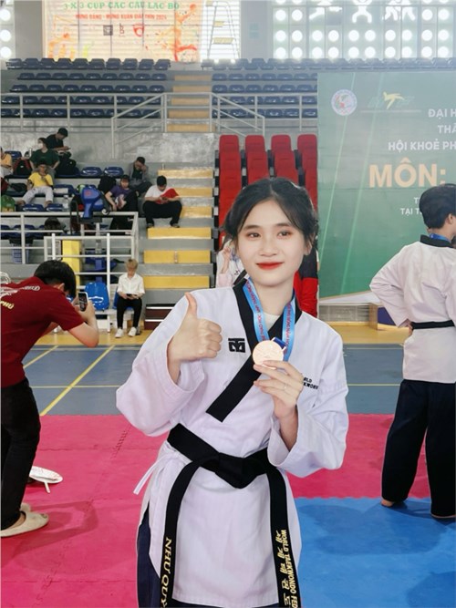 Góc vinh danh - trường thcs và thpt phạm ngũ lão chúc mừng và tuyên dương học sinh đã đạt thành tích thi đấu bộ môn taekwondo cấp thành phố