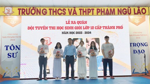 Lễ ra quân đội tuyển tham dự kỳ thi học sinh giỏi lớp 12 cấp thành phố năm học 2023 - 2024