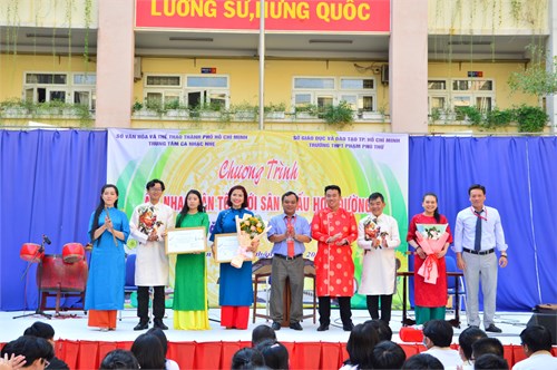 Chương trình ngoại khóa “âm nhạc dân tộc với sân khấu học đường”