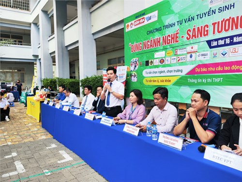 Hướng nghiệp với chủ đề “ĐÚNG NGÀNH NGHỀ - SÁNG TƯƠNG LAI”