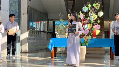 Hoạt động trao tặng sách năm học 2024-2025