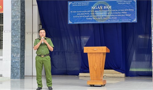 Phối hợp cùng công an phường Bình Trị Đông B tuyên truyền ATGT, PCCC, nhận diện ma túy và ký kết KH  Cổng trường an toàn giao thông 