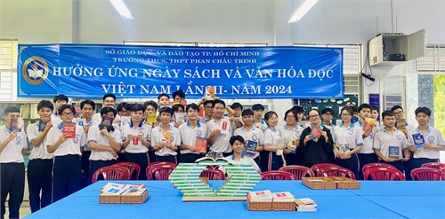Hưởng ứng ngày sách và văn hoá đọc lần 3 năm 2024, thư viện trường THCS, THPT Phan Châu Trinh tổ chức cho các lớp đọc sách ở thư viện