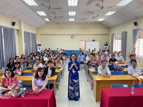 Học tập chuyên đề  Nghệ thuật nắm bắt tâm lý lứa tuổi học sinh 