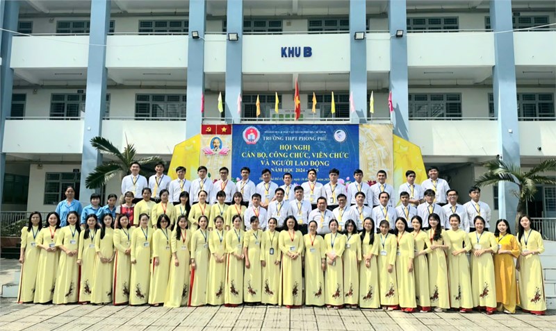 Hội nghị Cán bộ, Công chức, Viên chức và Người lao động trường THPT Phong Phú năm học 2024 - 2025