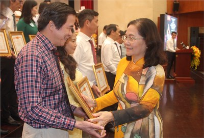 Chúc mừng Trường THPT Phú Nhuận đạt Danh hiệu Tập thể Lao động Xuất sắc năm học 2023-2024🌹🌹🌹🌹🌹
