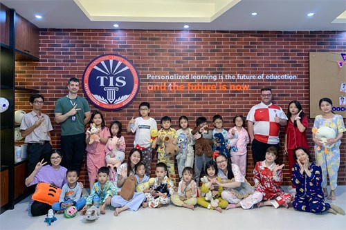 TISers Phản Ứng Thế Nào Về Ngày Hội Pajamas Day?