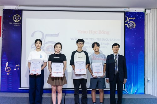 Lộ Diện Những Tài Năng Học Thuật Nhận Suất Học Bổng Của TIS