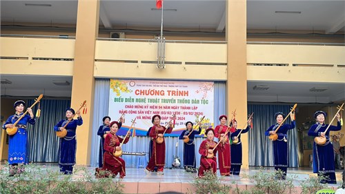 Lắng nghe âm hưởng dân ca qua chương trình biểu diễn nghệ thuật truyền thống tại Trường THPT Tây Thạnh