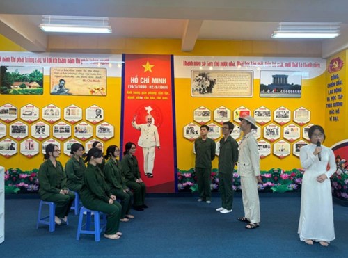Teen THPT Tây Thạnh kể chuyện về Bác