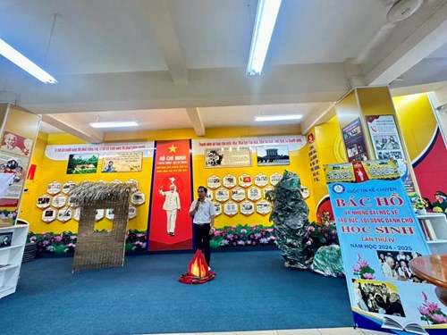 Học sinh Trường THPT Tây Thạnh hào hứng với cuộc thi Kể chuyện Bác Hồ và những bài học về đạo đức, lối sống dành cho học sinh lần thứ IV, năm học 2024-2025