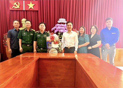 Trường THPT Tây Thạnh chúc mừng các đơn vị vũ trang nhân kỷ niệm 80 năm Ngày thành lập Quân đội nhân dân Việt Nam (22/12/1944-22/12/2024)