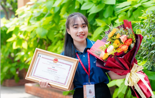 Nữ sinh TP.HCM nhận tin vui trước ngày thi tốt nghiệp THPT
