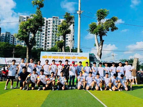Sôi động giải vô địch học sinh Trường THPT Tây Thạnh năm học 2024-2025 ở bộ môn bóng đá