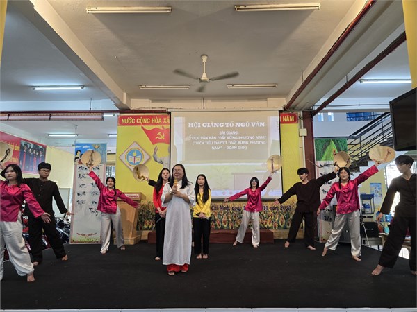 <a href="/doi-moi-trong-day-va-hoc/hoi-giang-bo-mon-ngu-van-voi-bai-giang-doc-van-ban-dat-rung-phuong-nam-trich-ti/ctfull/84290/501312">Hội giảng bộ môn Ngữ Văn với bài giảng đọc<span class=bacham>...</span></a>