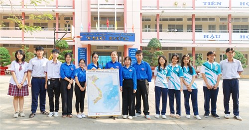 Tuyên truyền thực hiện cuộc vận động  Tự hào một dải non sông 
