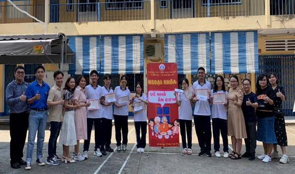 Ngoại khóa “Về nhà ăn cơm”