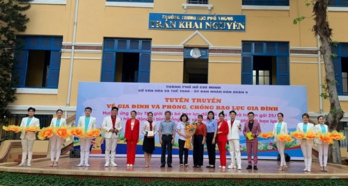 Chương trình tuyên truyền sân khấu hóa về gia đình và phòng, chống bạo lực gia đình
