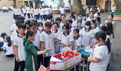 Ngoại khóa – tiết học ngoài lớp học: vật lí với giáo dục về bảo vệ môi trường - từ tư duy đến hành động
