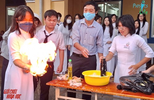 Vật lí trong giờ chơi khoa học