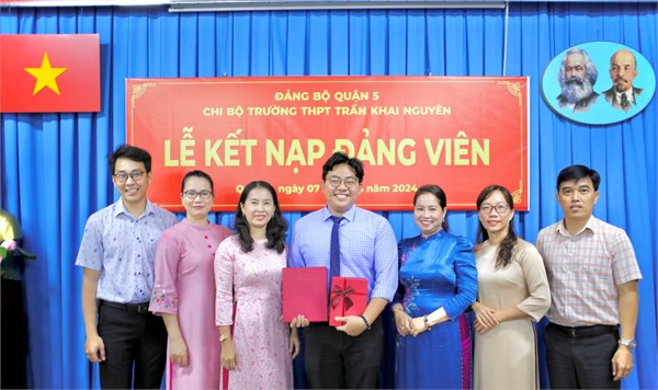 Lễ kết nạp đảng viên mới