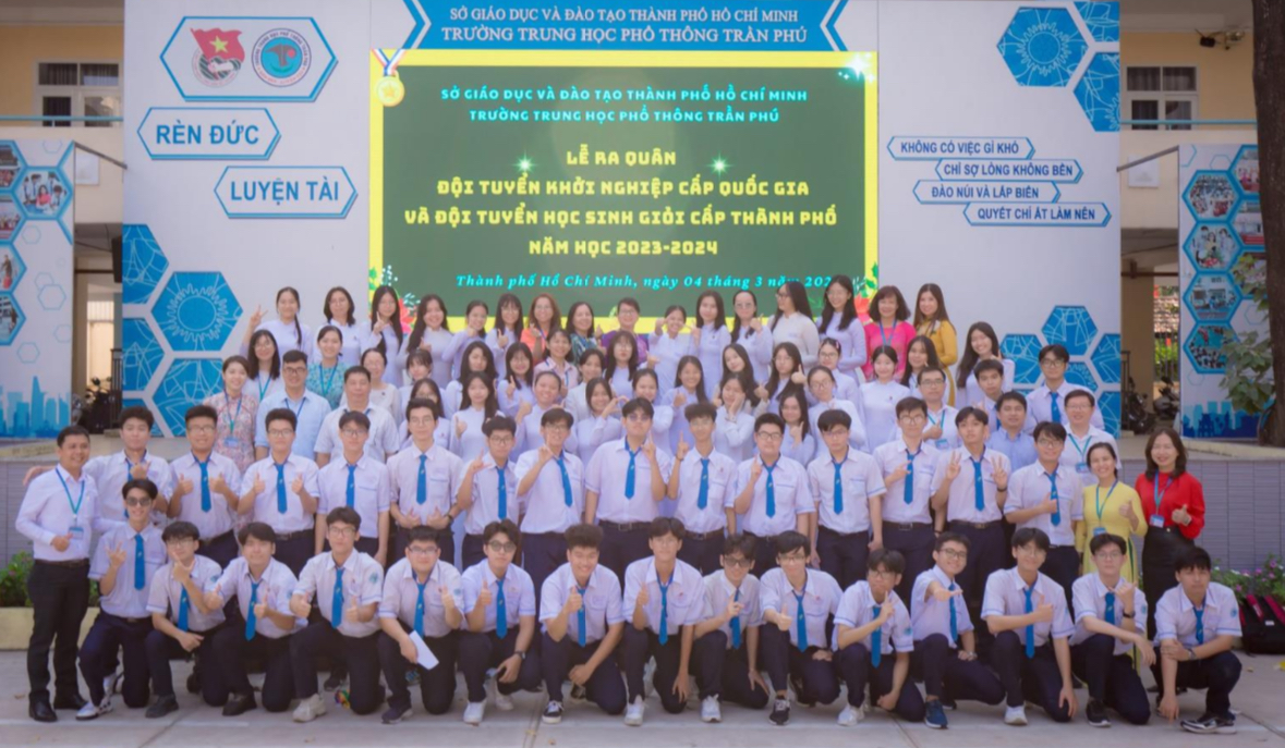 Lễ ra quân Đội tuyển khởi nghiệp cấp quốc gia và Đội tuyển học sinh giỏi cấp thành phố năm học 2023-2024