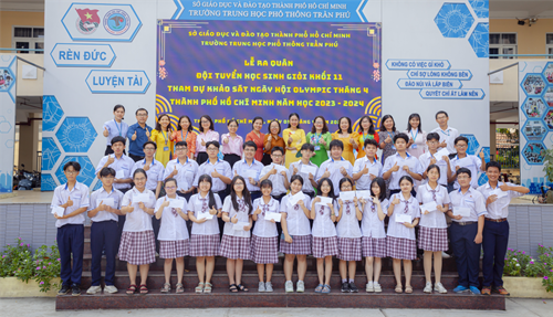 Lễ ra quân Đội tuyển học sinh giỏi Khối 11 dự Khảo sát ngày Hội Olympic tháng 4 thành phố Hồ Chí Minh năm học 2023 - 2024
