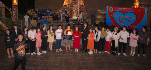 Chương trình tham quan học tập ngoài nhà trường và hội trại trưởng thành cho học sinh khối 12 năm học 2024 - 2024