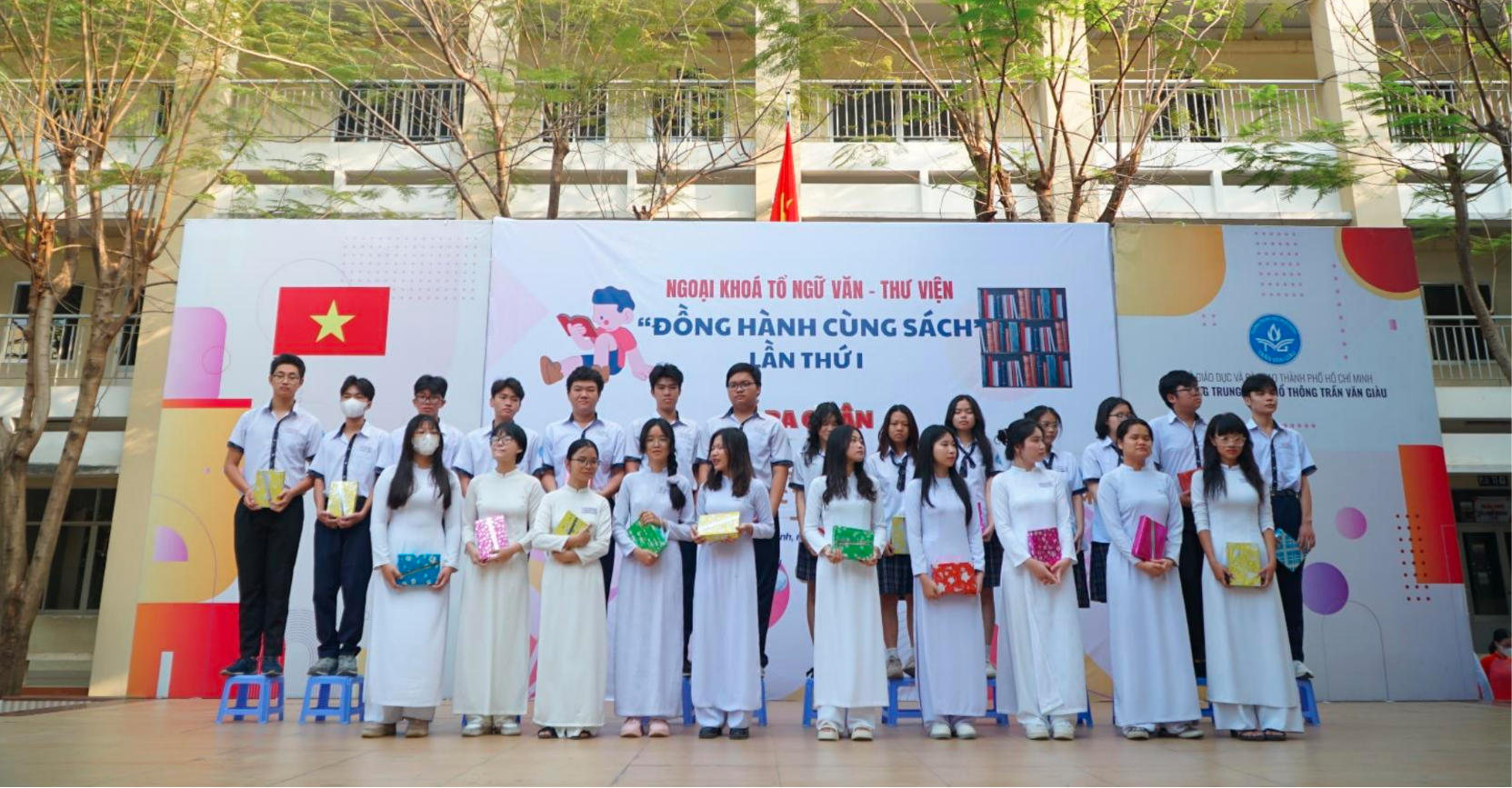 Lễ ra quân các Đội tuyển Học sinh giỏi Khối 11 - Ngoại khóa Tổ ngữ văn – Thư vện