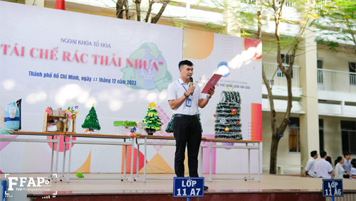 Ngoại khoá tháng 12 - Tổ Hoá học  Tái chế rác thải nhựa 
