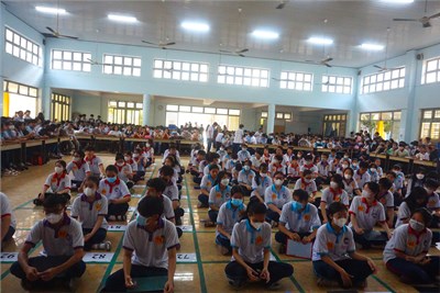 Hội thi Rung chuông vàng - chủ để  Tác hại của thuốc lá và bệnh truyền nhiễm đến sức khỏe sinh sản tuổi vị thành niên 