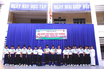 Hội khỏe phù đổng cấp trường bộ môn bóng đá khối 10, 11 trường thpt vĩnh lộc năm học 2023 - 2024