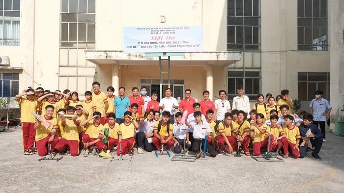 Chuyên đề  Tên lửa nước  Năm học 2023 - 2024