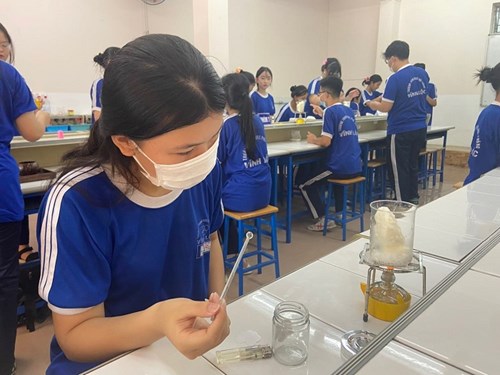 Chuyên đề Hóa học và cuộc thi Làm nến thơm