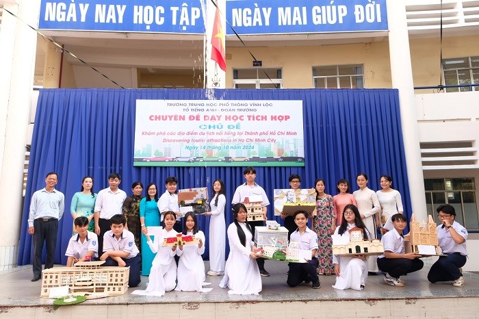 Chuyên đề dạy học tích hợp chủ đề  Khám phá các địa điểm du lịch nổi tiếng tại Thành phố Hồ Chí Minh 