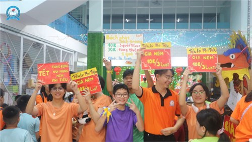 [Trường phổ thông Văn Lang] Hội chợ xuân tại trường Văn Lang sáng nay, 2/2/2024