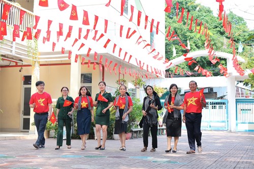 Hướng về Đại lễ chào mừng kỉ niệm 50 năm Ngày giải phóng miền Nam thống nhất đất nước.