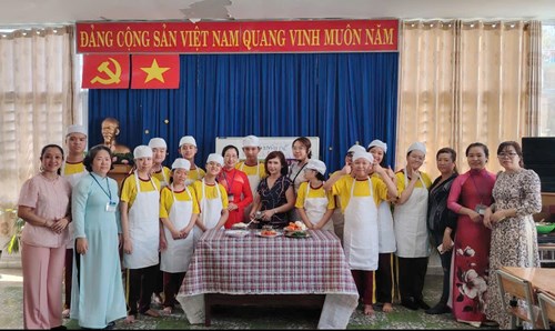 Hoạt động chuyên đề   Em thích làm nội trợ  của lớp Ghép Trường Giáo dục Chuyên biệt Niềm Tin quận Phú Nhuận.