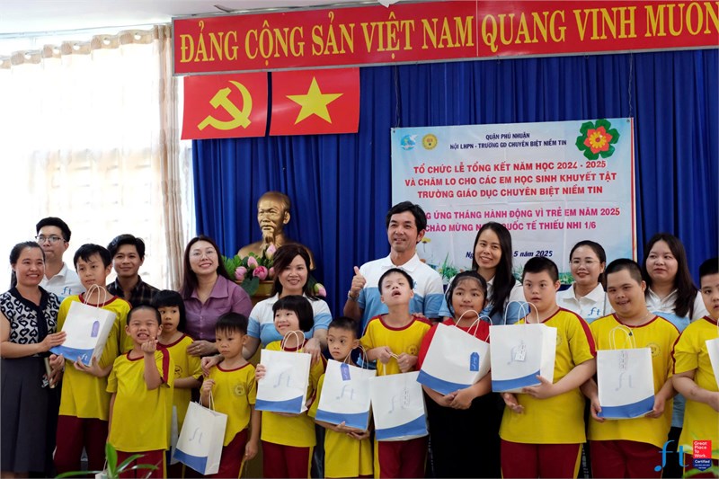 Sáng ngày 30 tháng 5 năm 2025, Công ty FT Việt Nam đã đến thăm trường Giáo dục chuyên biệt Niềm Tin và tặng quà cho các em học sinh,  cán bộ, giáo viên, nhân viên nhà trường. Đồng thời tổ chức bữa tiệc buffet cho các em học sinh đầy ấm áp.