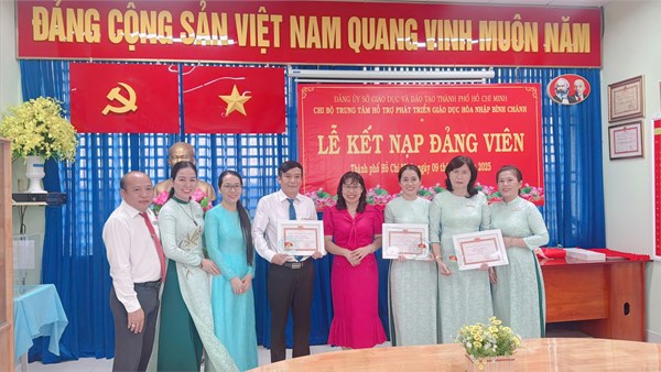 Chi bộ TTHTPTGDHNBC long trọng tổ chức Lễ tuyên dương và khen thưởng các đồng chí đảng viên đã có thành tích xuất sắc