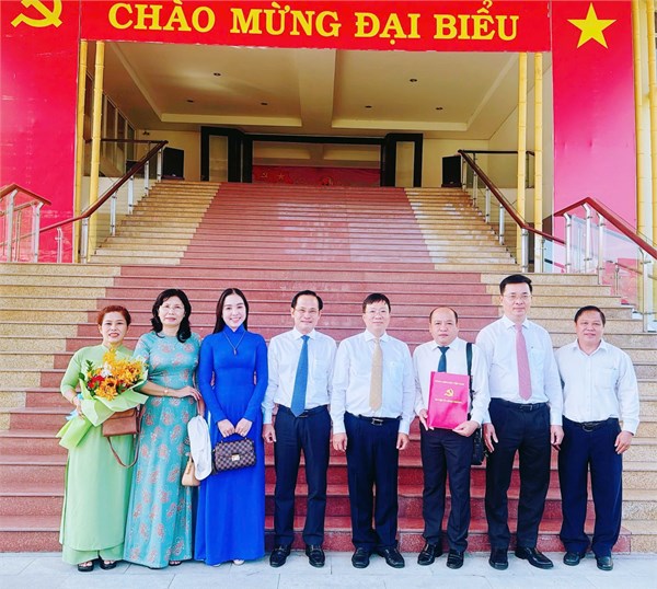 Lễ chuyển giao - tiếp nhận công tác đảng về địa phương