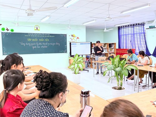 Trung tâm HTPT GDHN Bình Chánh tổ chức buổi tập huấn sử dụng phần mềm eNetViet dành cho đội ngũ giáo viên và nhân viên
