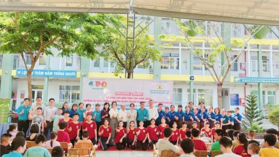 Trung tâm HTPT GDHN Bình Chánh vừa phối hợp cùng Cụm thi đua số 2, Câu lạc bộ Sao Bắc Đẩu Bình Chánh và Hội Liên hiệp Thanh niên Việt Nam Huyện Bình Chánh tổ chức chương trình “Từ trái tim đến trái tim” năm 2025