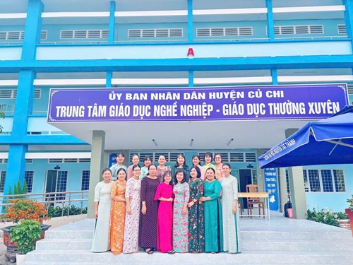 Lan tỏa vẻ đẹp áo dài truyền thống, hưởng ứng Lễ hội Áo dài thành phố Hồ Chí Minh 2025.