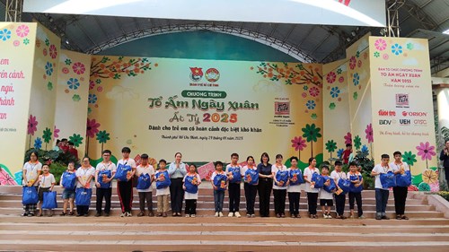 Tham gia chương trình Tổ ấm ngày Xuân