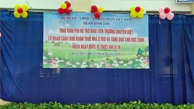 Lãnh đạo quận thăm, tặng quà giáo viên, học sinh trường Chuyên biệt Bình Tân nhân ngày quốc tế thiếu nhi 1/6