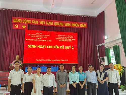 Chi bô Ban Tuyên giáo và Vận động xã hội (Uỷ ban Mặt trận Tổ quốc Việt Nam Thành phố Hồ Chí Minh) giao lưu cùng nhà trường