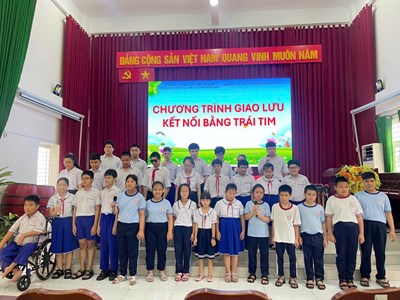 Giao lưu  Kết nối bằng trái tim  cùng SV Trường ĐH Kinh tế TP.HCM